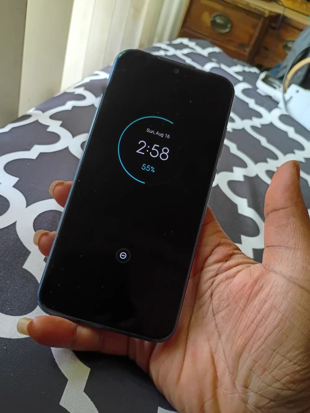 Motorola Moto E Blue Smartphone - Sleek Dual-Camera Design